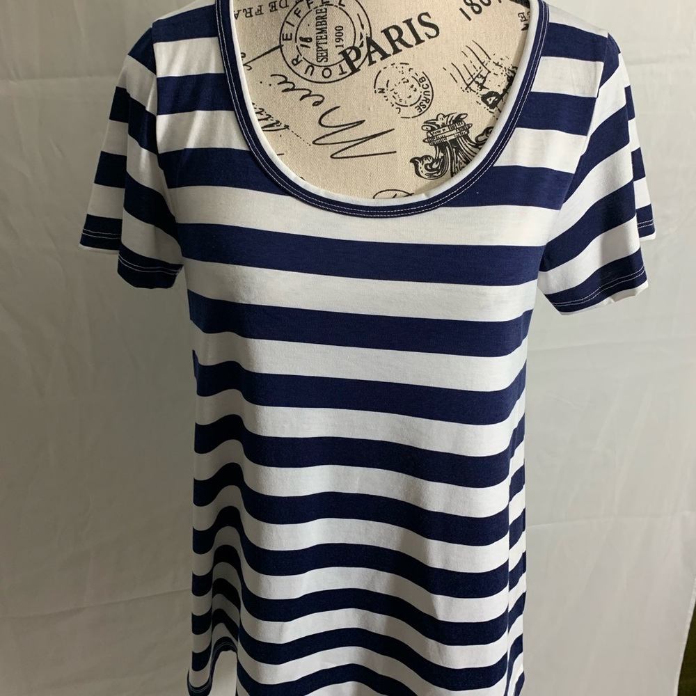 LulaRoe Blue & white XSmall T-shirt. High/low.  Pull over circular neckline